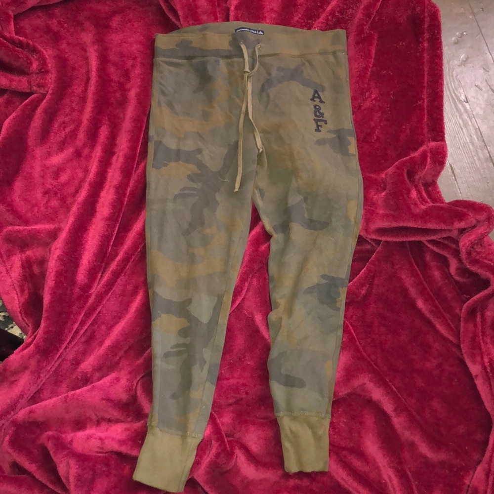 Abercrombie & Fitch camo jogger sweatpants